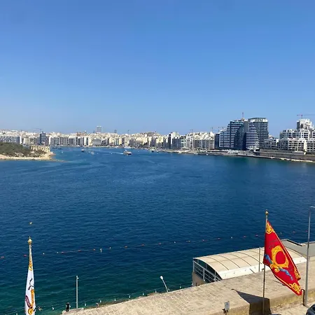 Seafront شقة *